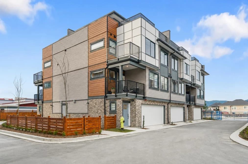 21 32929 CHERRY AVENUE, Mission, BC — Residential for Sale - Photo 2