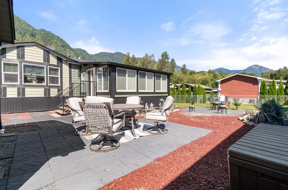 21 59060 LOUGHEED HIGHWAY, Agassiz, BC — Residential for Sale - Photo 2