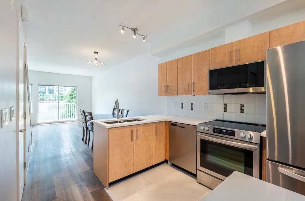 21 730 FARROW STREET, Coquitlam, BC — Residential for Sale - Photo 2