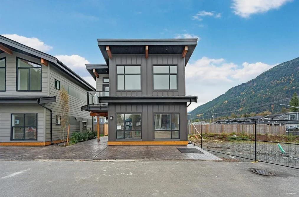 21 798 HOT SPRINGS ROAD, Harrison Hot Springs, BC — Residential for Sale - Main Photo