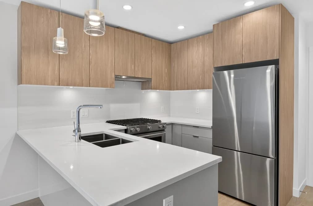 210 108 E 8TH STREET, North Vancouver, BC — Residential for Sale - Photo 2