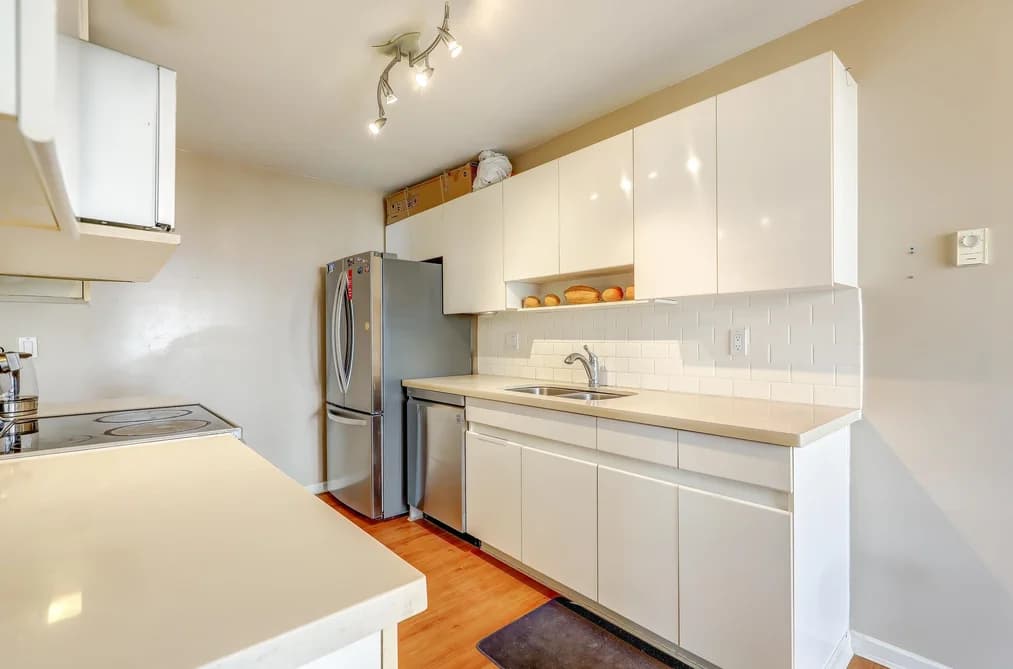 210 14980 101A AVENUE, Surrey, BC — Residential for Sale - Photo 2