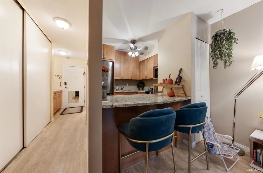 210 1545 E 2ND AVENUE, Vancouver, BC — Residential for Sale - Photo 2