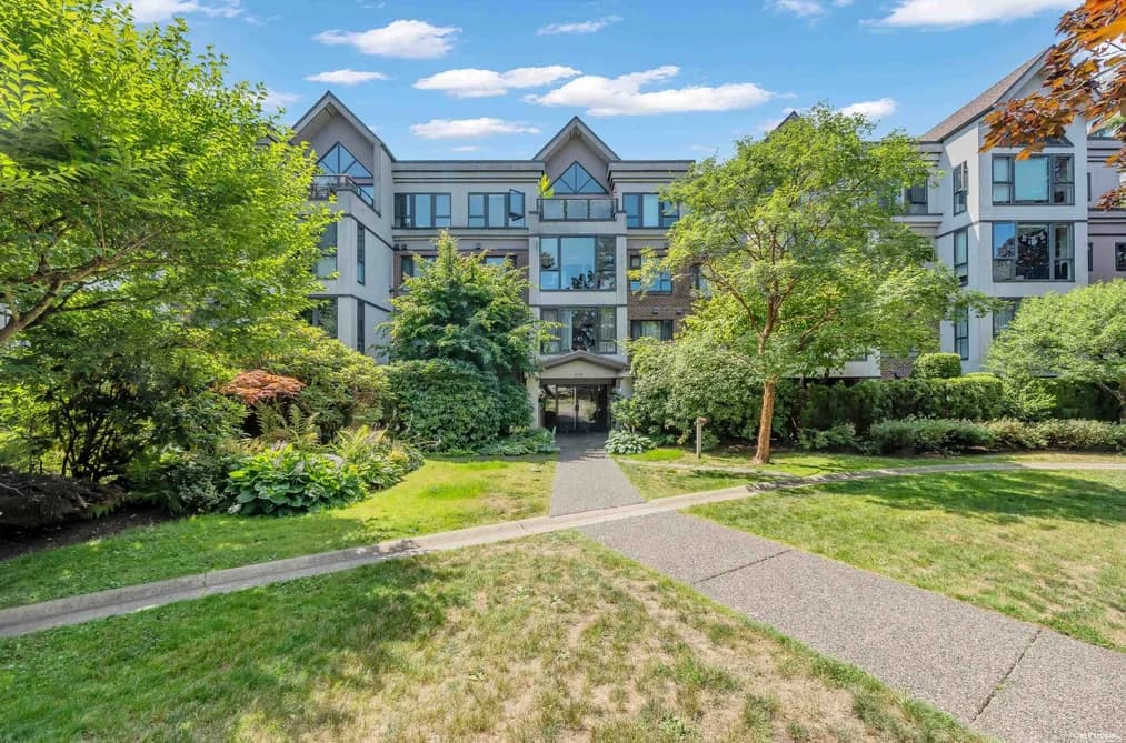 210 175 E 10TH STREET, North Vancouver, BC — Residential for Sale - Main Photo