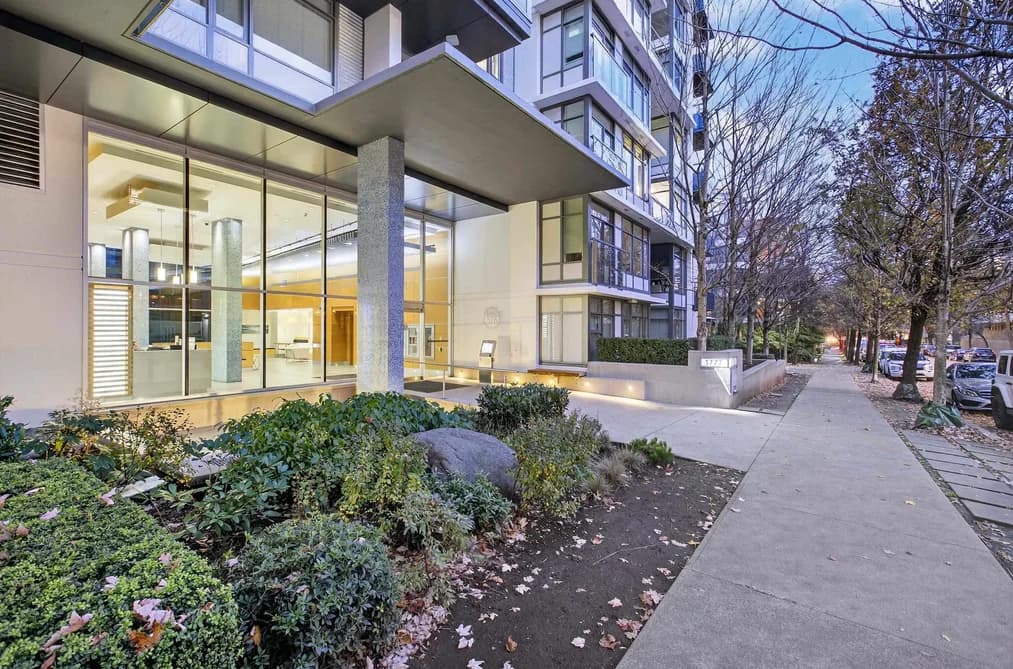 210 1777 W 7TH AVENUE, Vancouver, BC — Residential for Sale - Photo 2