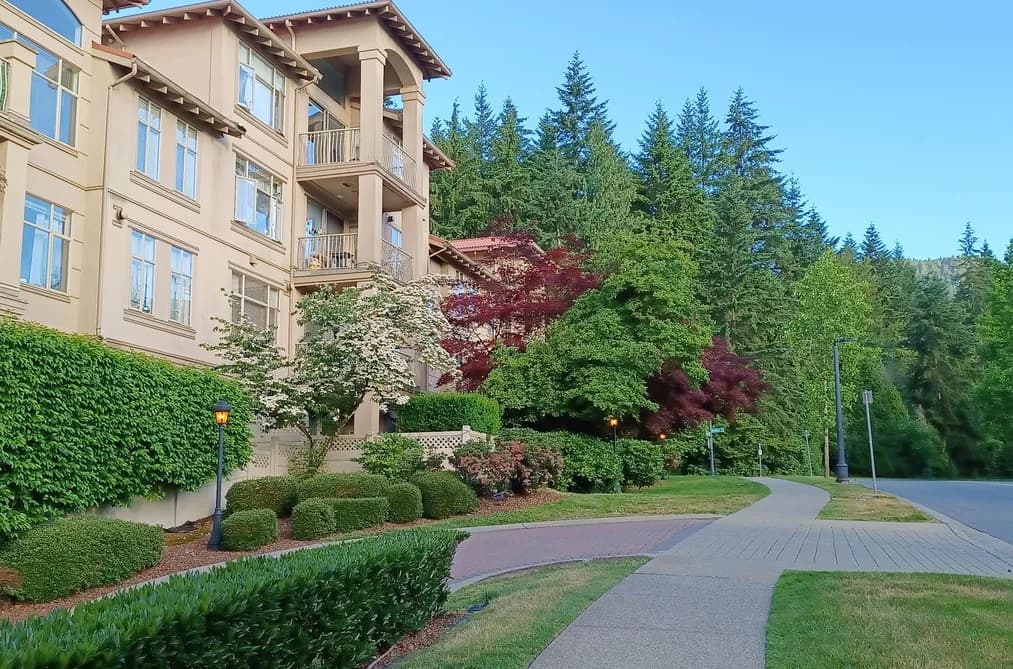 210 3176 PLATEAU BOULEVARD, Coquitlam, BC — Residential for Sale - Photo 2