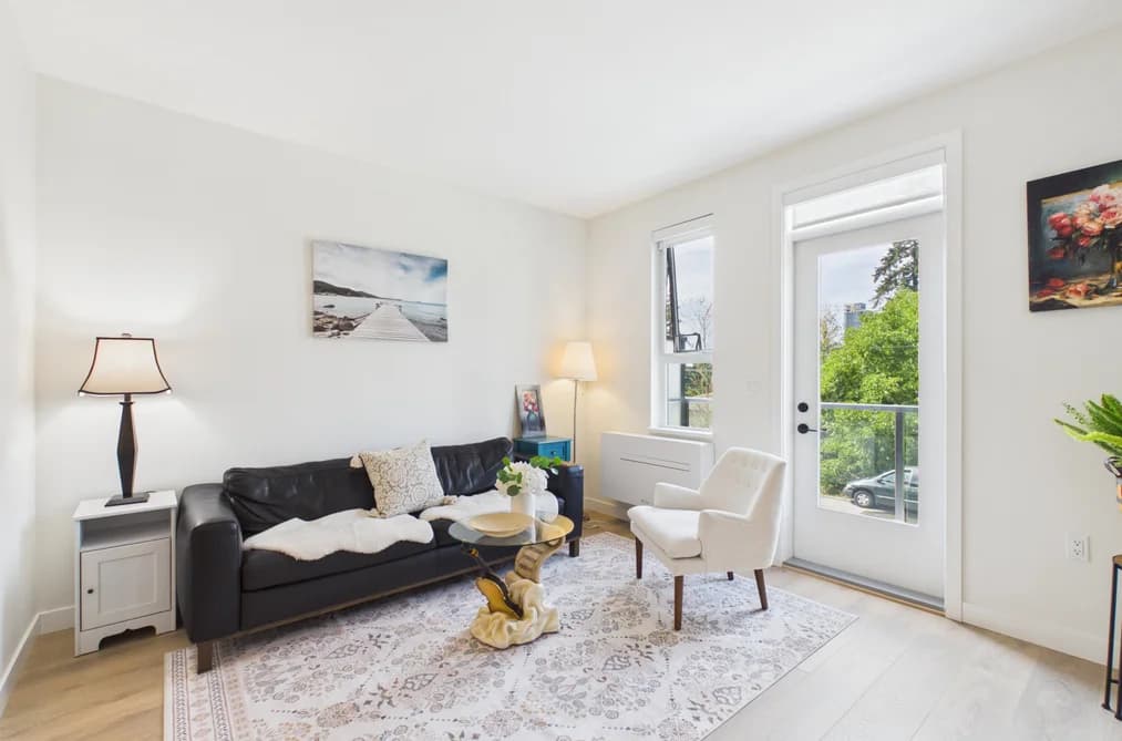 210 715 DUCKLOW STREET, Coquitlam, BC — Residential for Sale - Photo 2