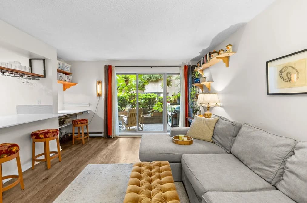 210 9867 MANCHESTER DRIVE, Burnaby, BC — Residential for Sale - Photo 2