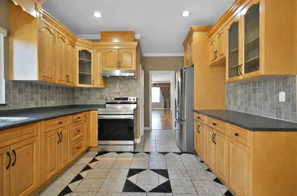 21008 BARKER AVENUE, Maple Ridge, BC — Residential for Sale - Main Photo
