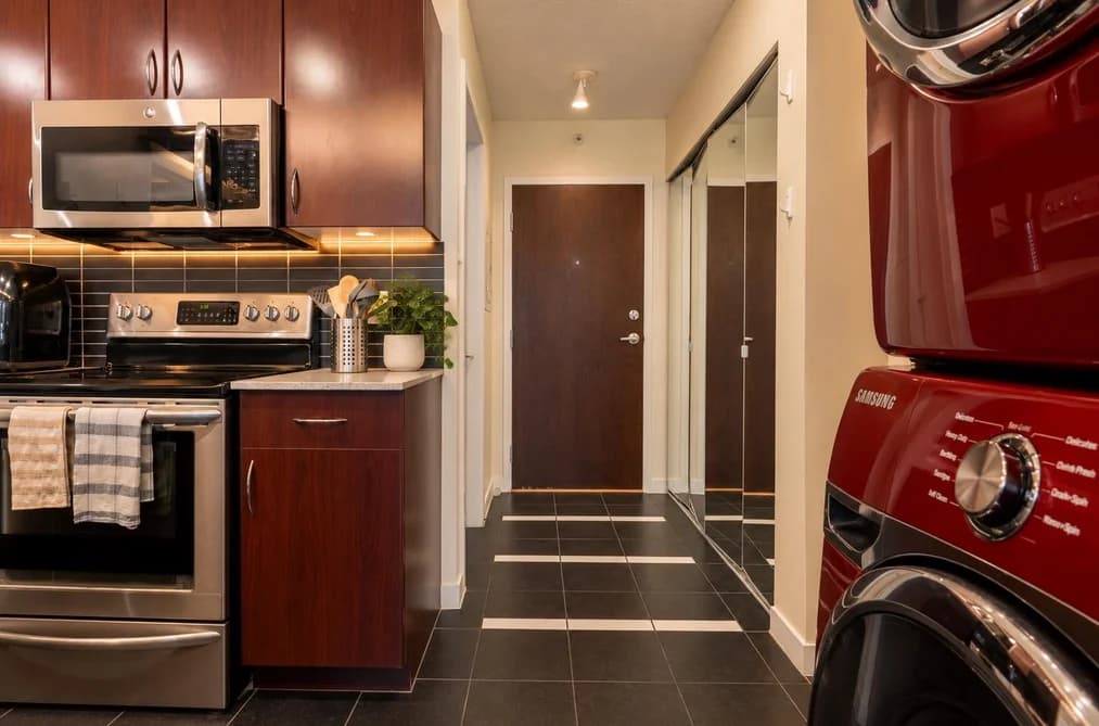 2102 938 SMITHE STREET, Vancouver, BC — Residential for Sale - Photo 2
