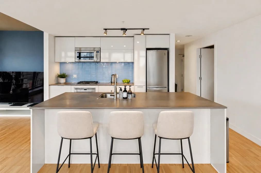2105 108 W CORDOVA STREET, Vancouver, BC — Residential for Sale - Photo 2