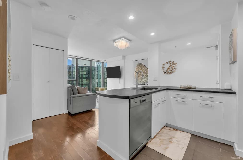 2106 1331 W GEORGIA STREET, Vancouver, BC — Residential for Sale - Photo 2