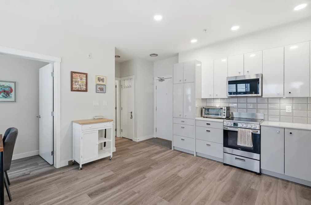 211 10838 WHALLEY BOULEVARD, Surrey, BC — Residential for Sale - Photo 2