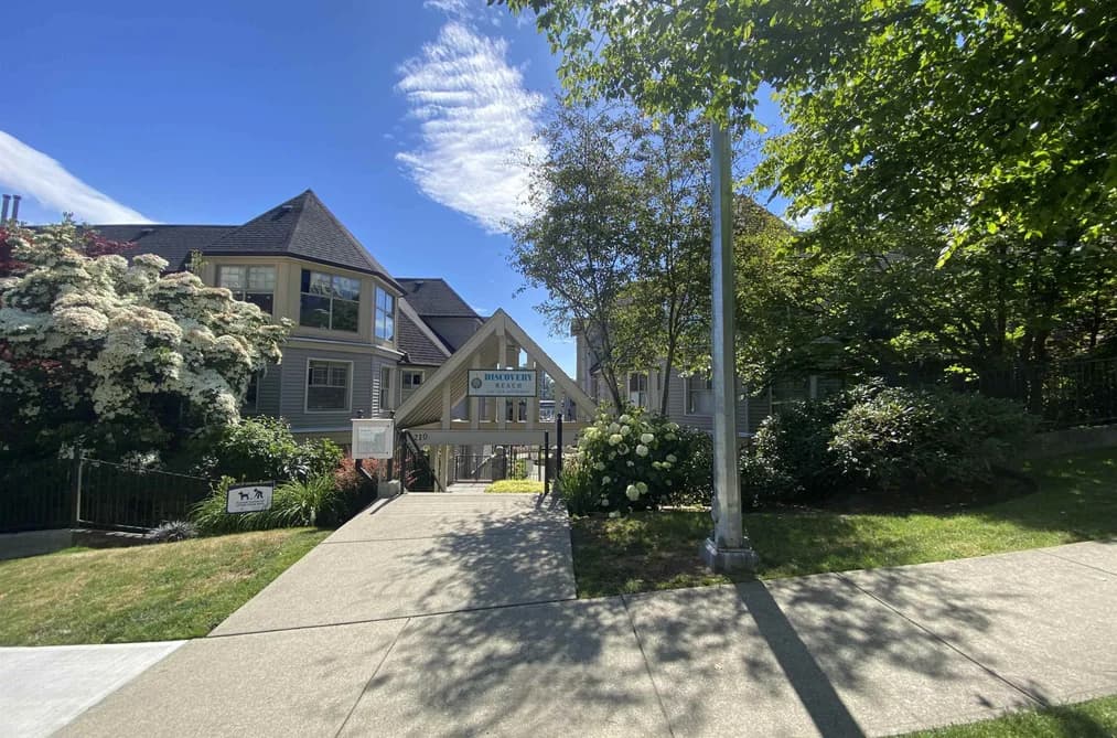 211 214 ELEVENTH STREET, New Westminster, BC — Residential for Sale - Main Photo