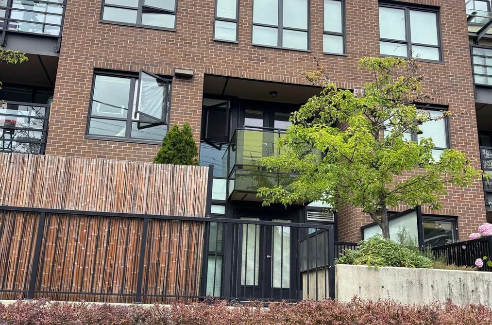 211 2150 E HASTINGS STREET, Vancouver, BC — Residential for Sale - Photo 2