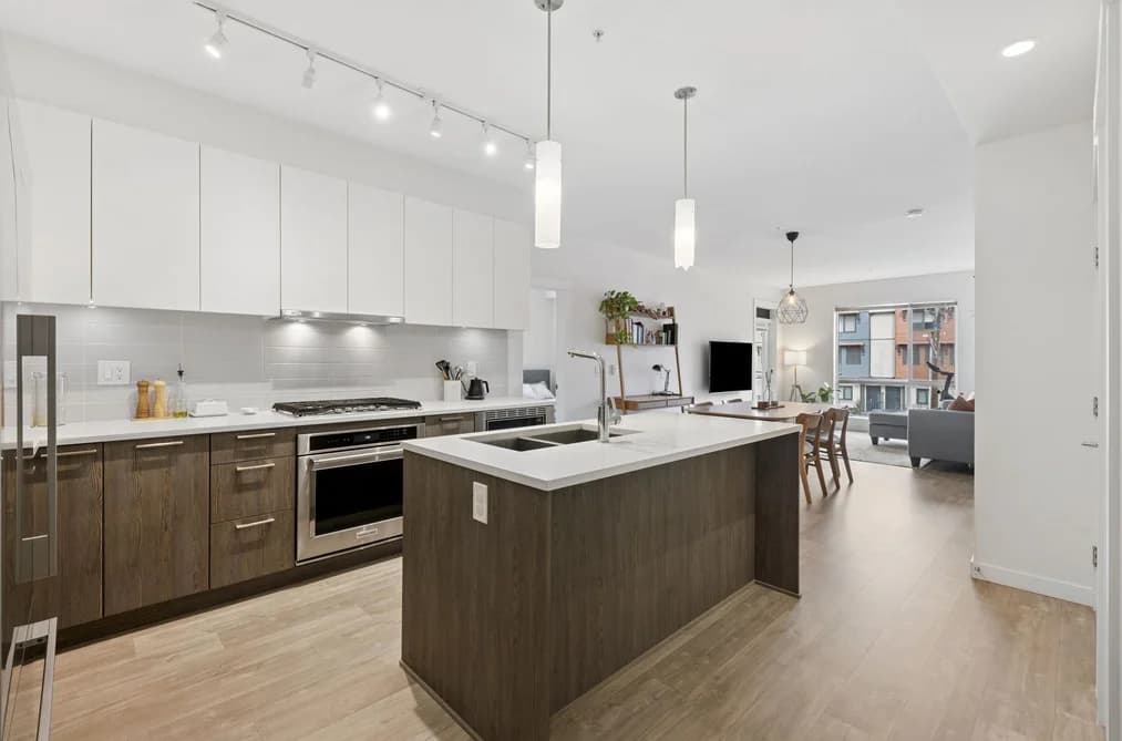 211 625 E 3RD STREET, North Vancouver, BC — Residential for Sale - Photo 2