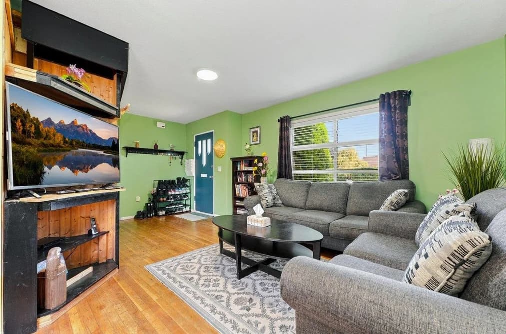 211 Douglas Crescent, Richmond, BC - MLS: R3163960 - Photo 2 211 Douglas Crescent, Richmond, BC - MLS: R3163960 - Photo 2