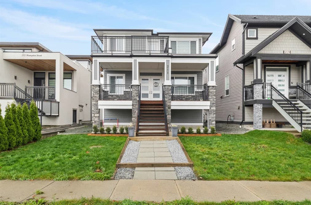 211 HAMPTON STREET, New Westminster, BC — Residential for Sale - Main Photo