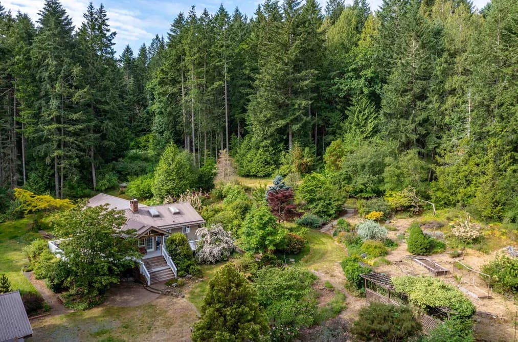 211 MORGAN ROAD, Galiano Island, BC — Residential for Sale - Main Photo