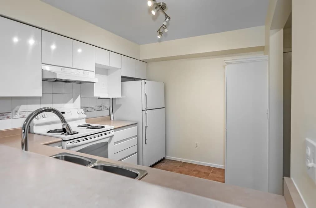 212 1200 EASTWOOD AVENUE, Coquitlam, BC — Residential for Sale - Photo 2