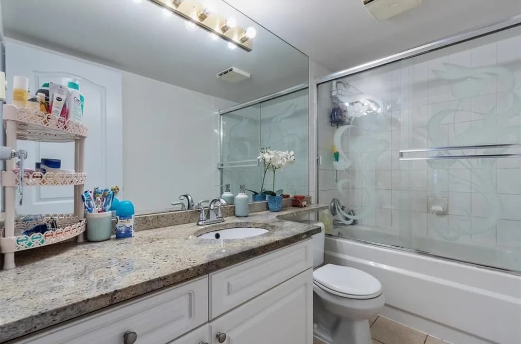 212 15130 108 AVENUE, Surrey, BC — Residential for Sale - Photo 2