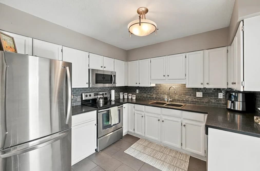 212 32040 TIMS AVENUE, Abbotsford, BC — Residential for Sale - Main Photo