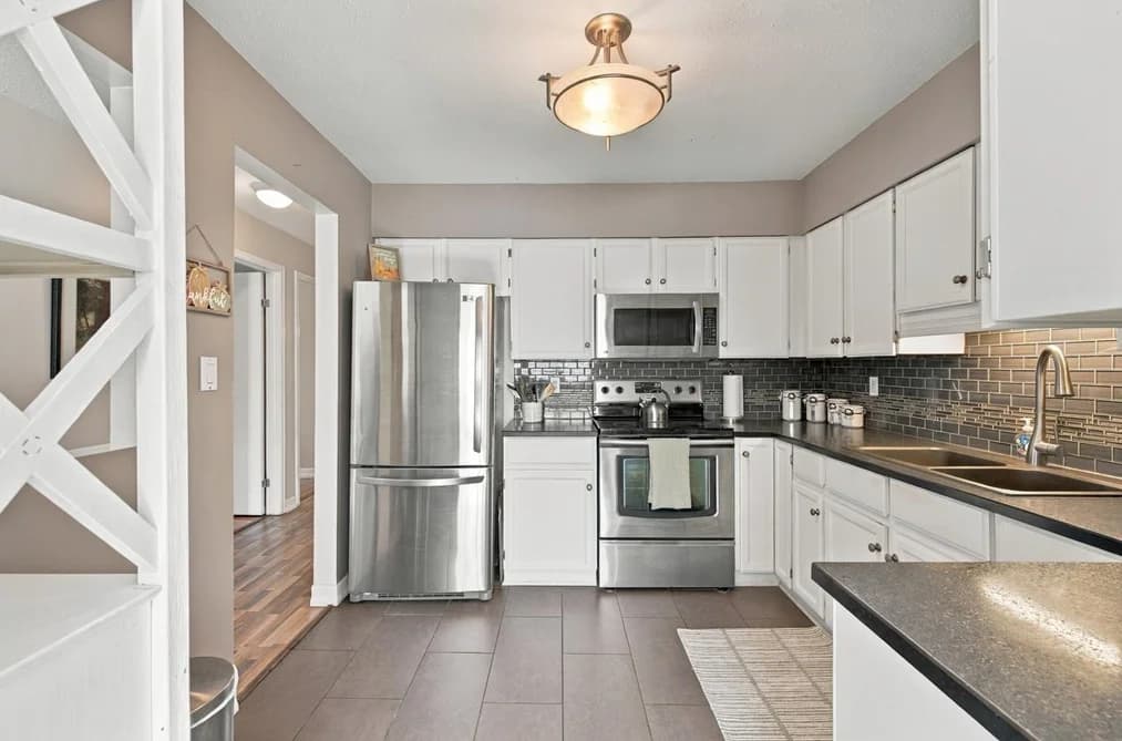 212 32040 TIMS AVENUE, Abbotsford, BC — Residential for Sale - Photo 2