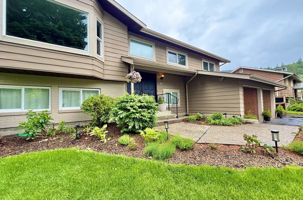 21224 MOUNTVIEW CRESCENT, Hope, BC — Residential for Sale - Main Photo