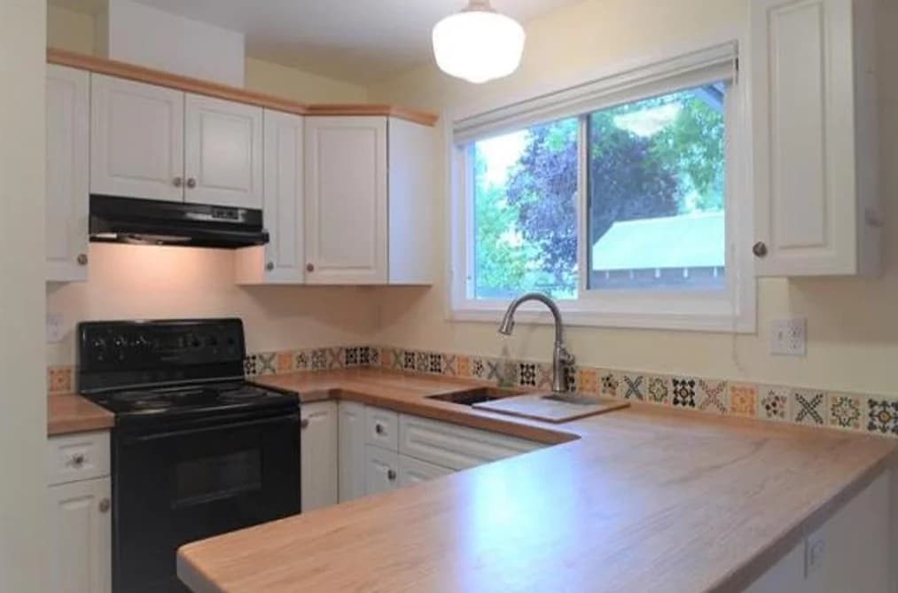 2124 TOPAZ STREET, Abbotsford, BC — Residential for Sale - Photo 2