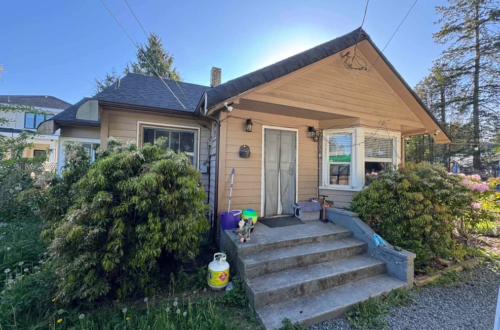 2127 KING GEORGE BOULEVARD, Surrey, BC — Residential for Sale - Main Photo