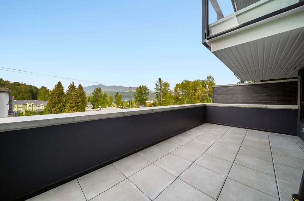 213 2015 ST. JOHNS STREET, Port Moody, BC — Residential for Sale - Photo 2