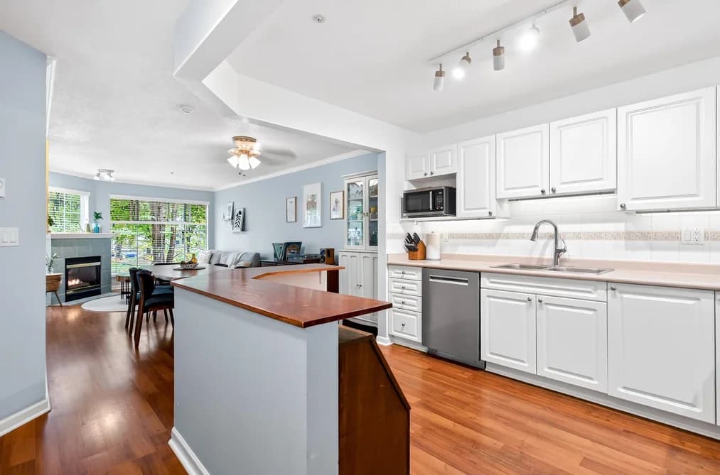 213 2678 DIXON STREET, Port Coquitlam, BC — Residential for Sale - Photo 2