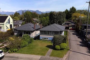House for sale at 2137 20th Avenue Vancouver British Columbia - MLS: R3120326