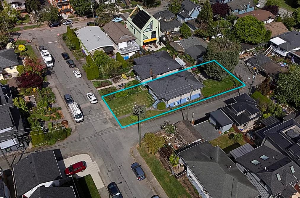 2137 20TH AVENUE, Vancouver, BC — Residential for Sale - Photo 2