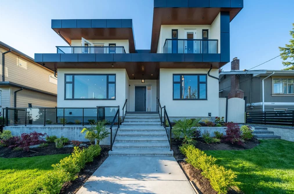 214 W 24TH STREET, North Vancouver, BC — Residential for Sale - Main Photo