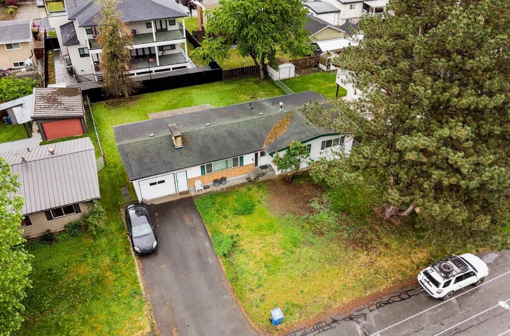 2141 LYNDEN STREET, Abbotsford, BC — Residential for Sale - Photo 2