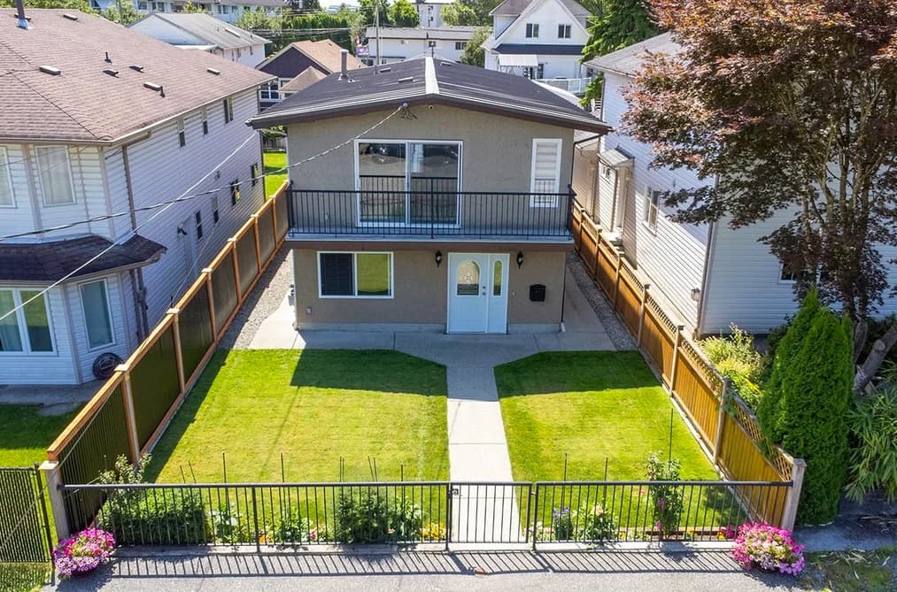 2142 GRANT AVENUE, Port Coquitlam, BC — Residential for Sale - Photo 2