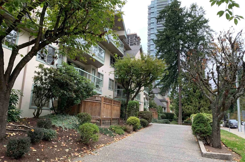 215 1148 WESTWOOD STREET, Coquitlam, BC — Residential for Sale - Photo 2