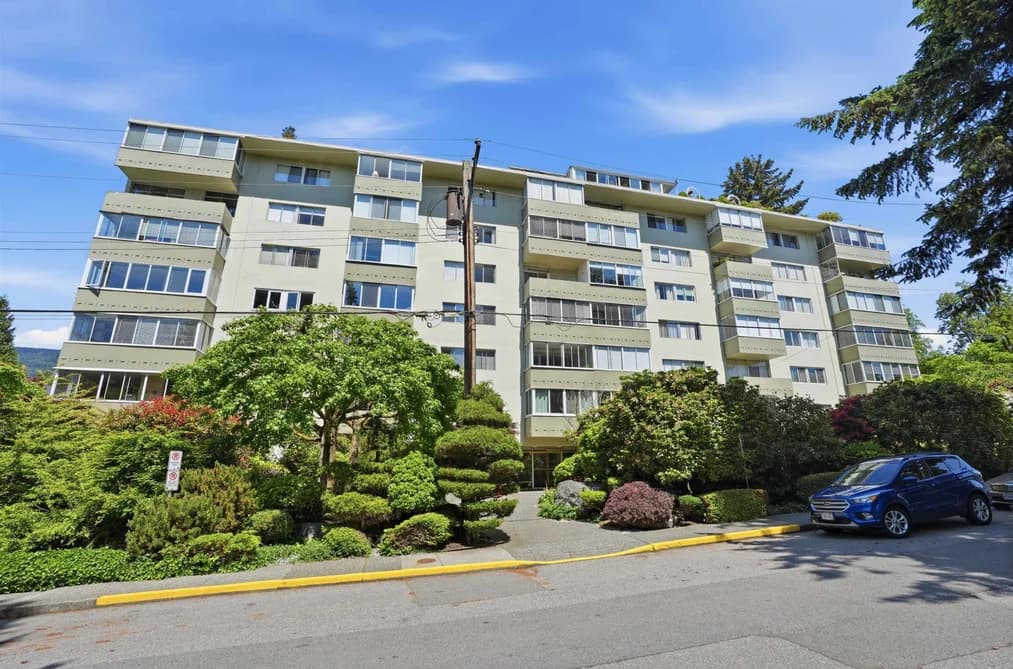 215 1425 ESQUIMALT AVENUE, West Vancouver, BC — Residential for Sale - Main Photo