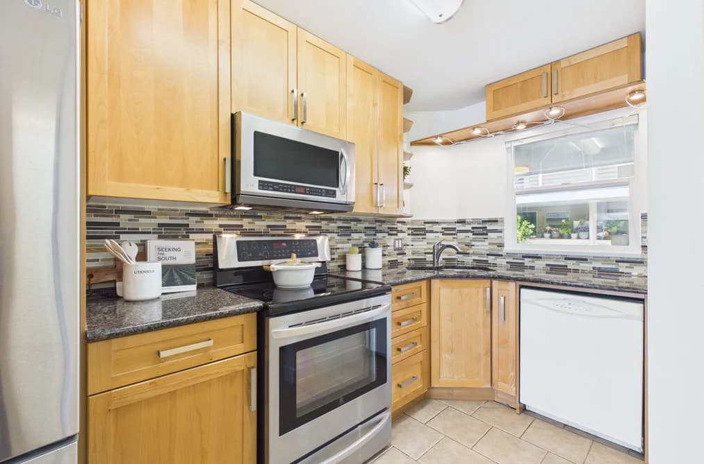 215 2238 KINGSWAY STREET, Vancouver, BC — Residential for Sale - Photo 2