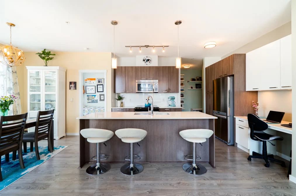 215 617 SMITH AVENUE, Coquitlam, BC — Residential for Sale - Photo 2