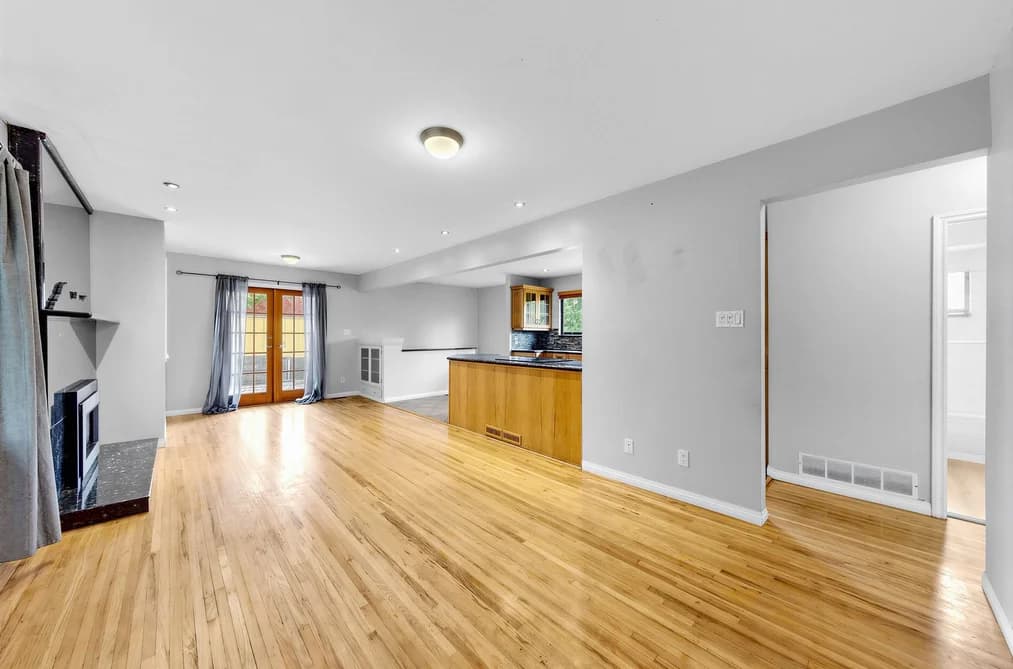 2155 MOHAWK AVENUE, Coquitlam, BC — Residential for Sale - Photo 2