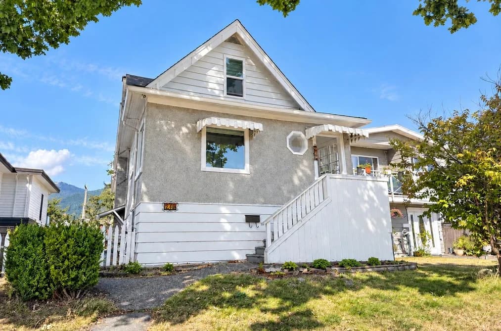 216 E 18TH STREET, North Vancouver, BC — Residential for Sale - Main Photo