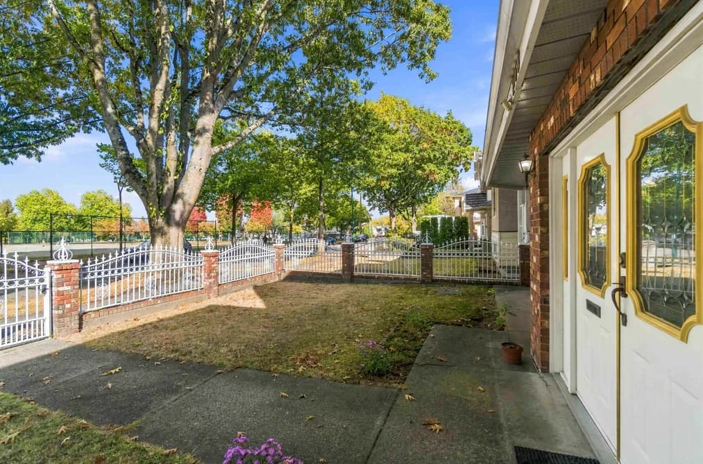 2168 E 27TH AVENUE, Vancouver, BC — Residential for Sale - Photo 2