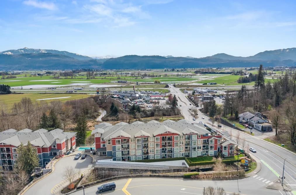 217 2242 WHATCOM ROAD, Abbotsford, BC — Residential for Sale - Photo 2