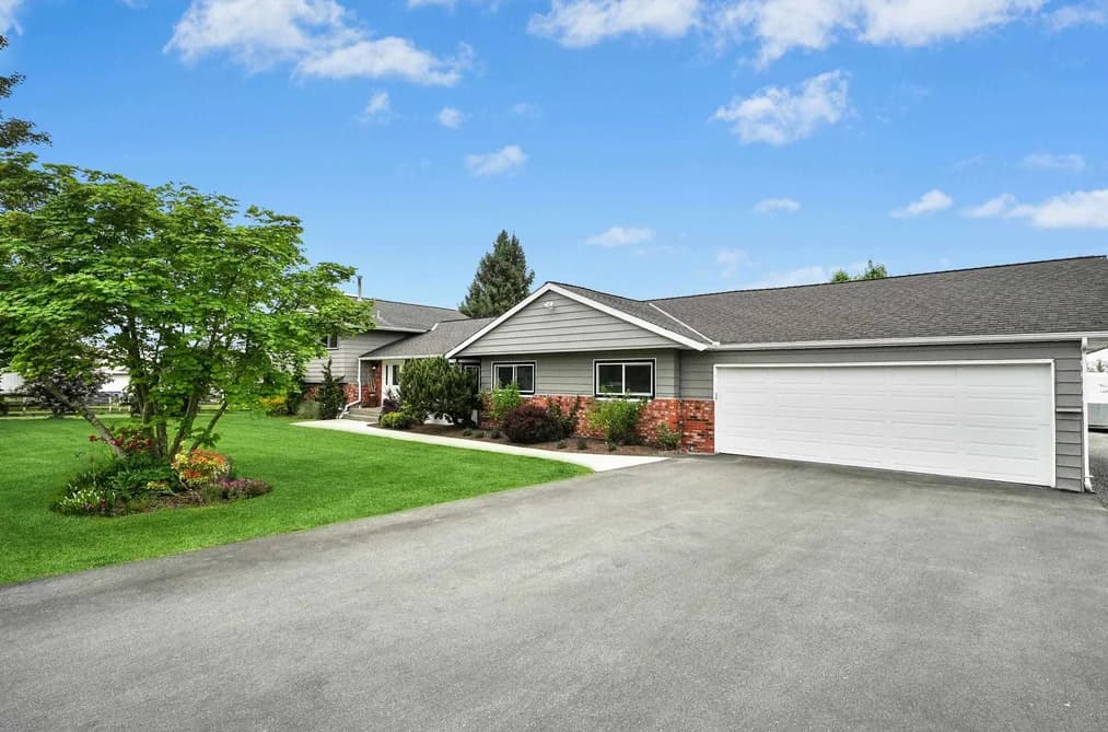 21723 24 AVENUE, Langley, BC — Residential for Sale - Photo 2