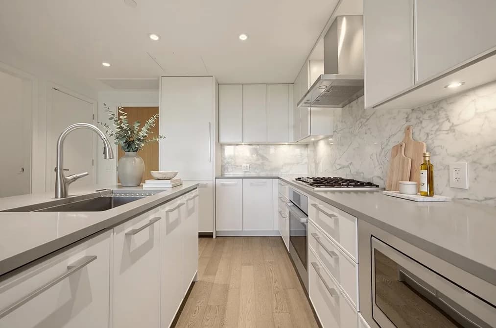 218 3220 CONNAUGHT CRESCENT, North Vancouver, BC — Residential for Sale - Photo 2