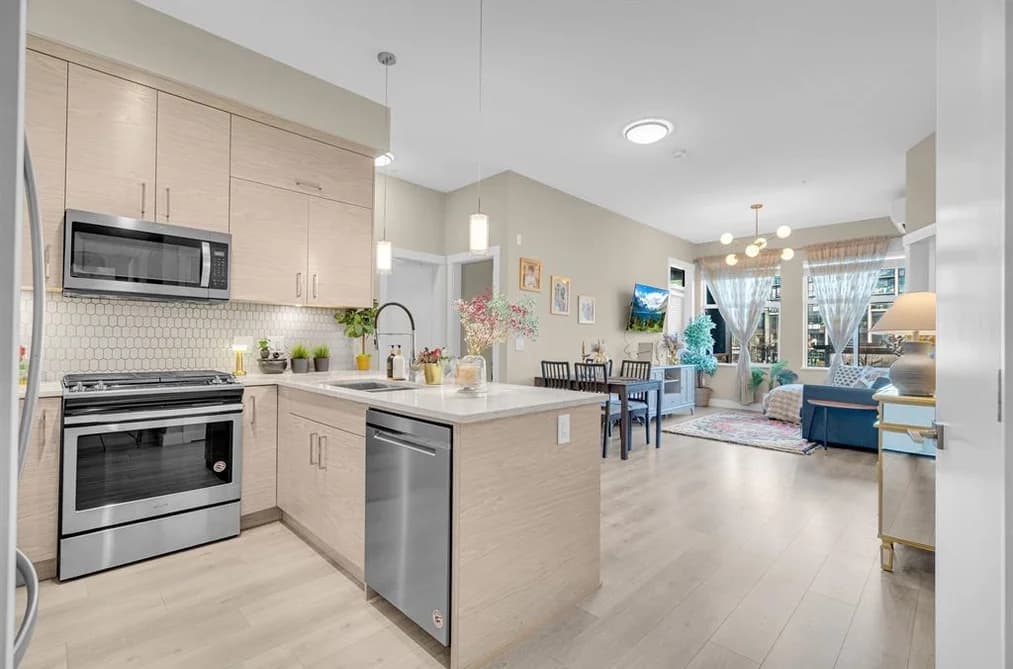 219 2120 GLADWIN ROAD, Abbotsford, BC — Residential for Sale - Main Photo
