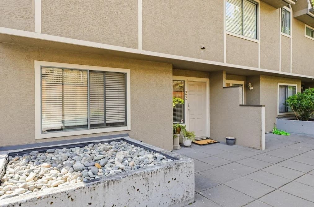 22 2133 ST. GEORGES AVENUE, North Vancouver, BC — Residential for Sale - Photo 2