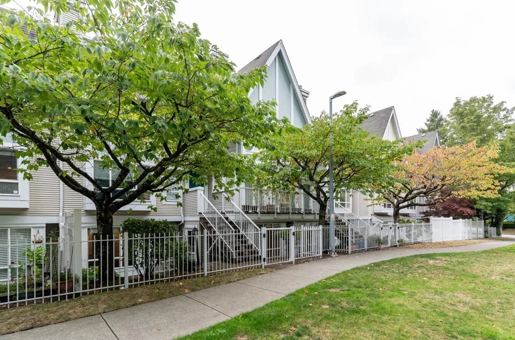 22 6588 SOUTHOAKS CRESCENT, Burnaby, BC — Residential for Sale - Photo 2